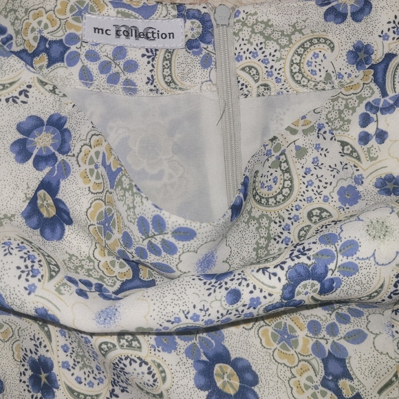 MC Collection Blue and Cream Floral Patterned Skirt - Picture 2 of 3